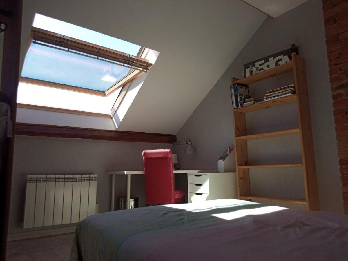 -- Le Sanctuaire, à 50 Mètres De La Gare -- Séjour chez l'habitant *